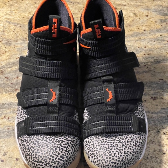 Lebron Soldier 10 - Picture 2 of 4